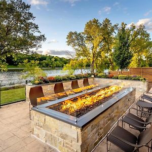 Courtyard By Marriott Appleton Riverfront
